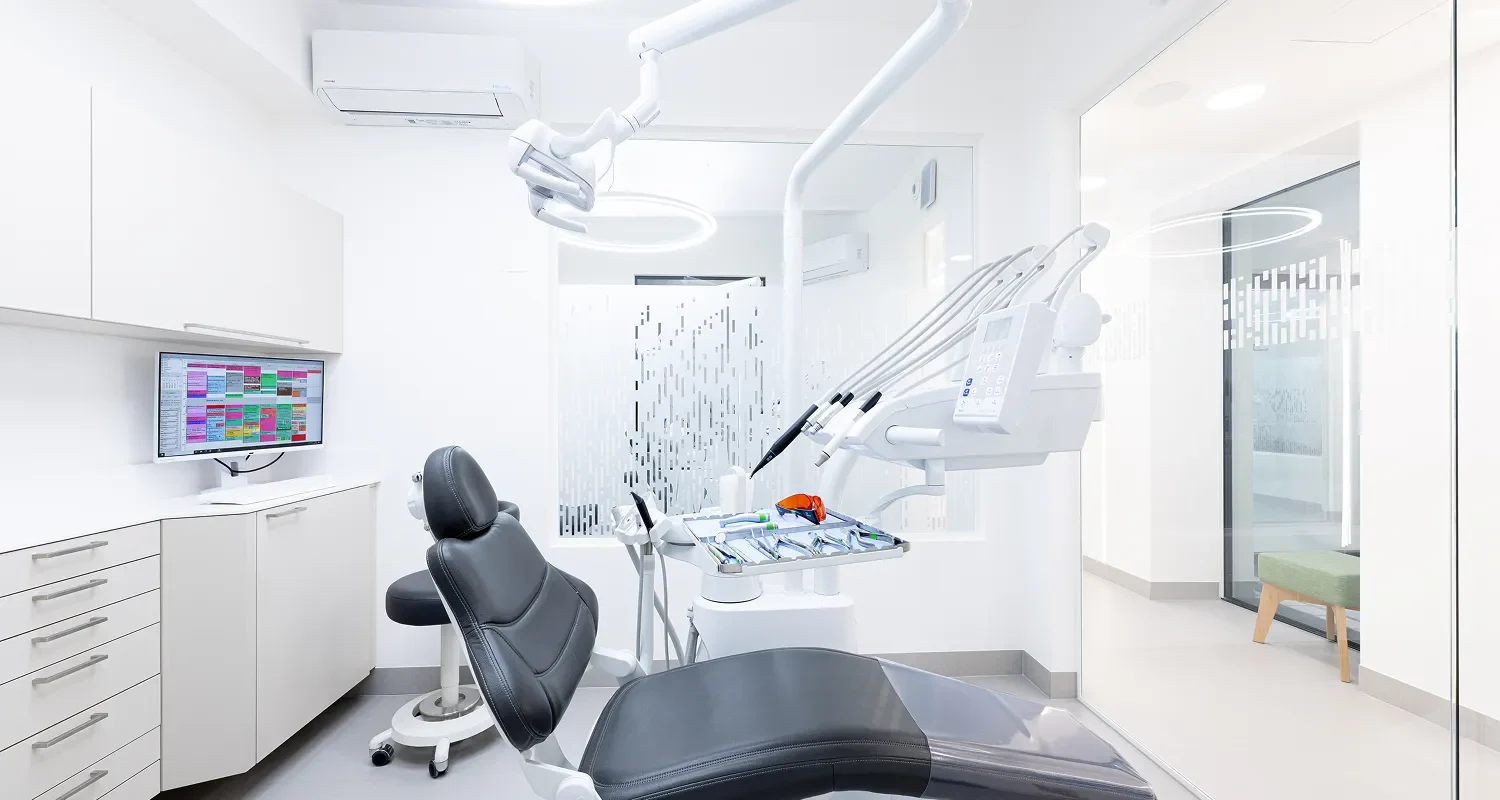 ZAS Zahnmedizin am sünnhof behandlungsraum mit Stuhl