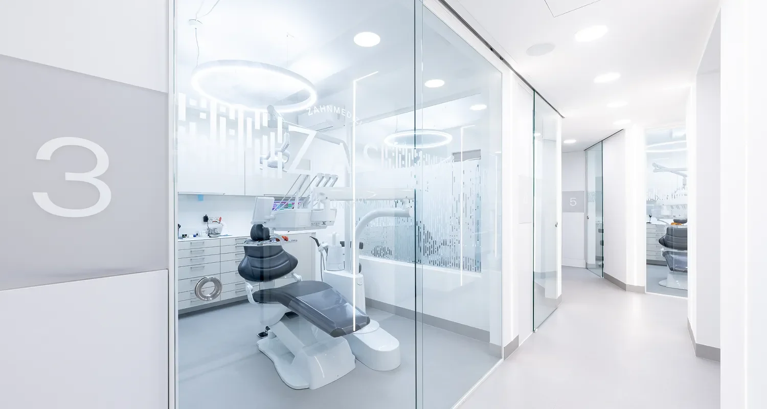 ZAS Zahnmedizin am sünnhof behandlungsraum glasfronten
